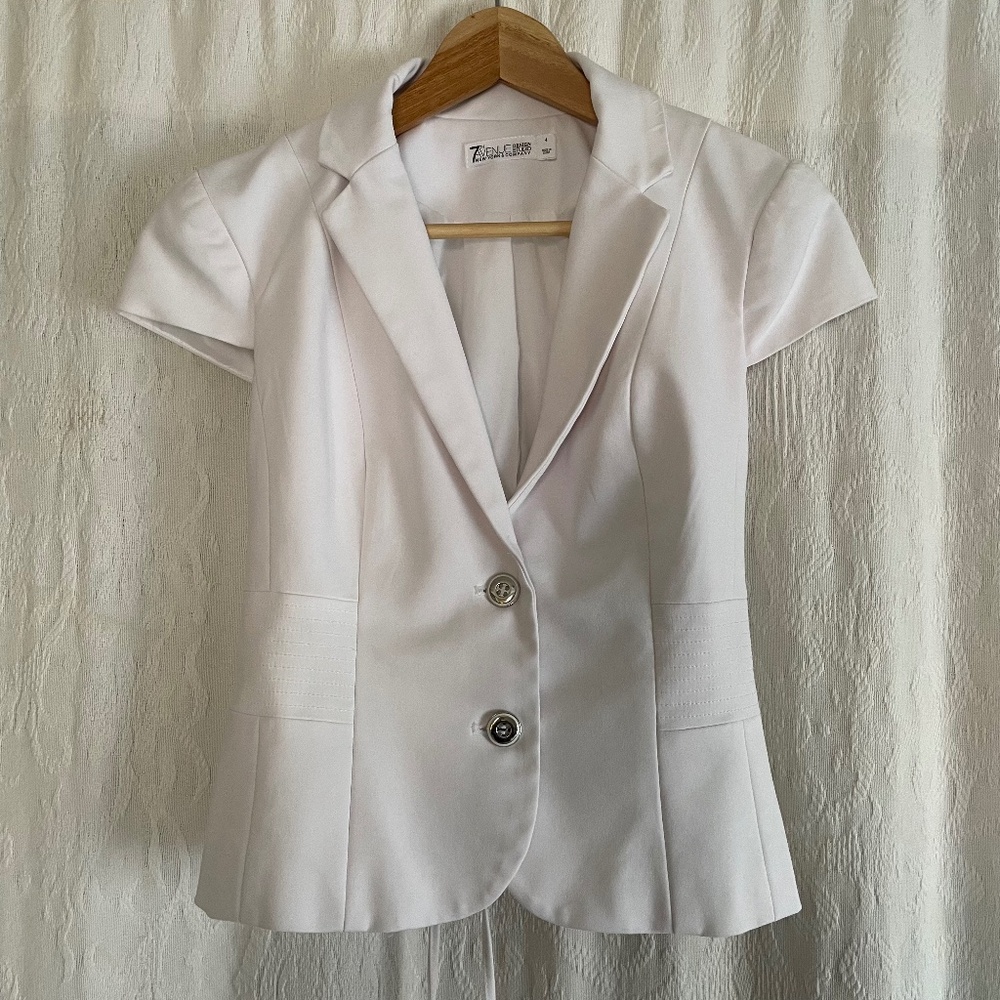 7th Avenue Design Studio White Cap sleeve Blazer